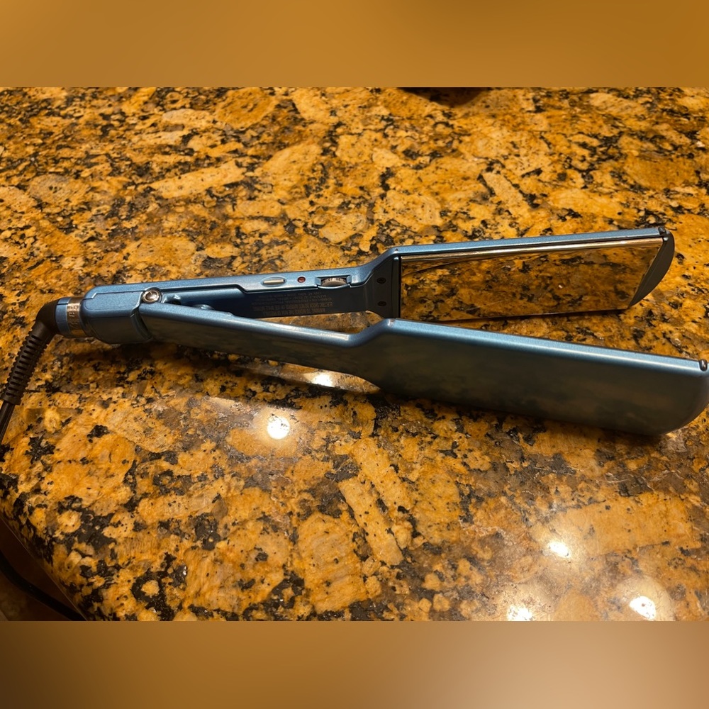 BaByliss Pro Nano flat iron